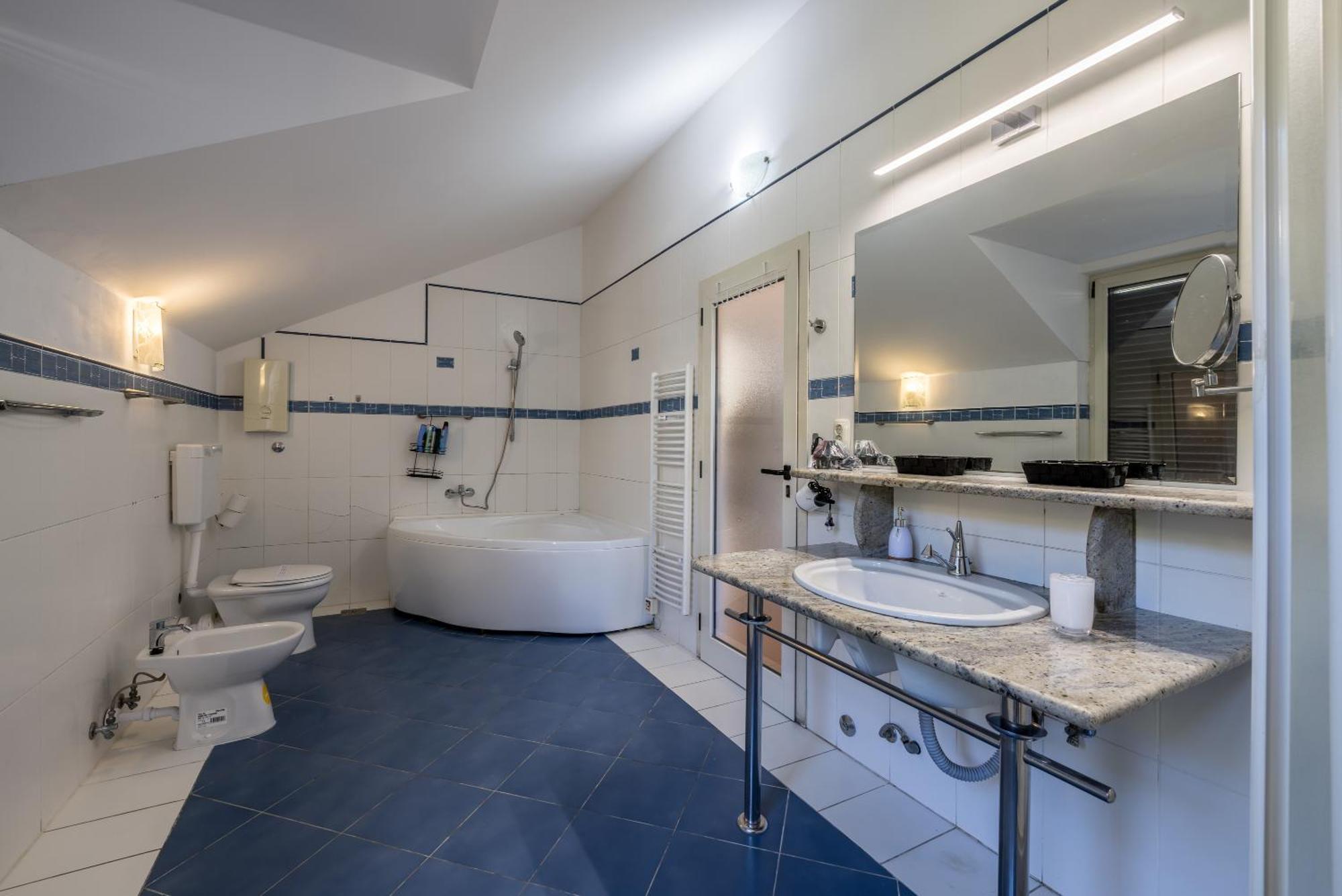 Urban Utopia Penthouse With Private Parking สปลิท ภายนอก รูปภาพ