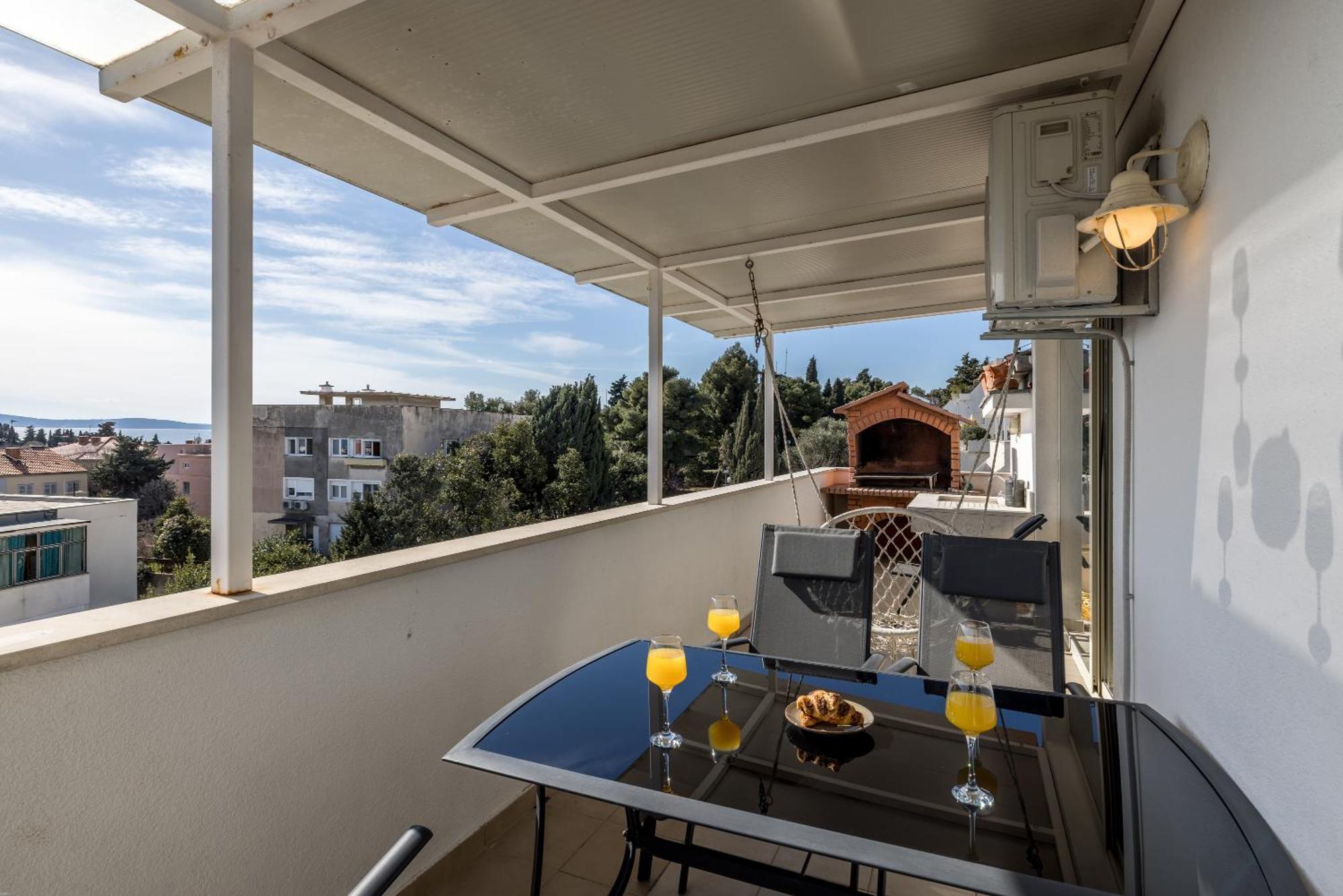 Urban Utopia Penthouse With Private Parking สปลิท ภายนอก รูปภาพ